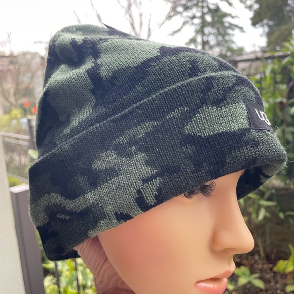 UGG Camo Knit Beanie in Green and Black - Picture 7 of 13